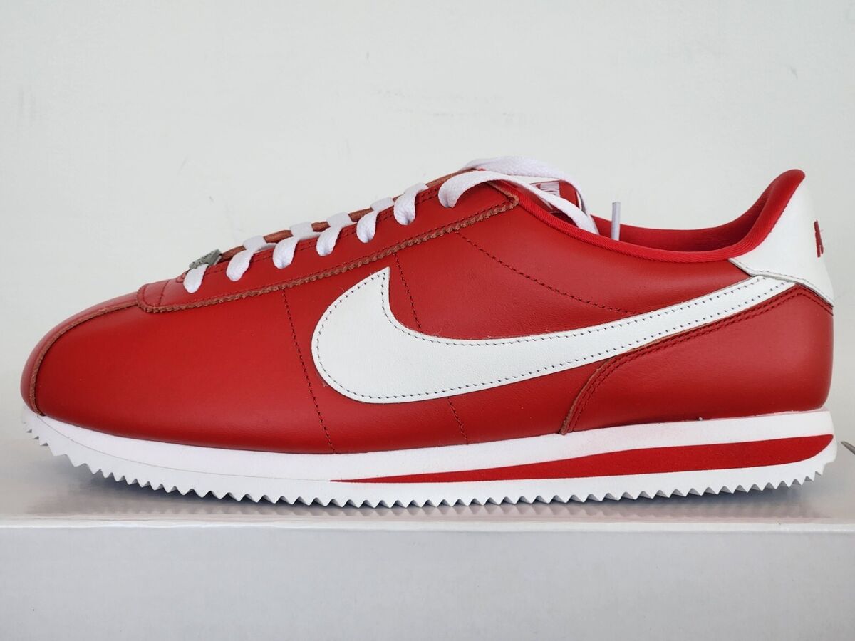 Простые кроссовки Nike Cortez