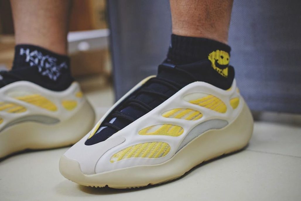 Первый взгляд на кроссовки Adidas Yeezy 700 V3 Srphym