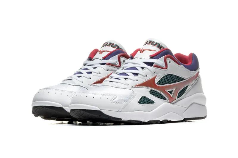 Carefree & Mizuno Sky Medal – дань уважения 90-м годам. Просто, смело но эффективно.