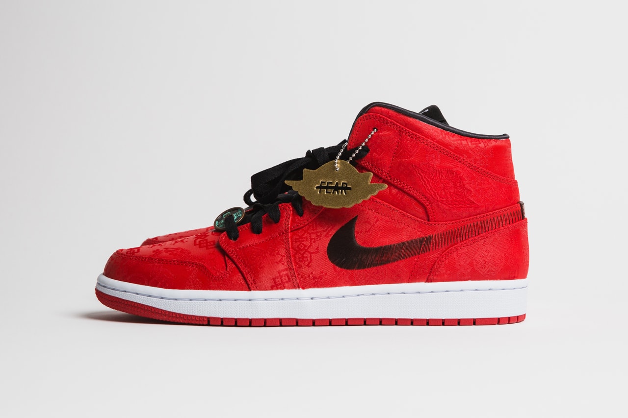 Шелковые CLOT & Air Jordan 1 Mid