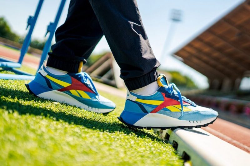 Кроссовки Reebok Classic Leather Legacy возвращаются в двух новых ярких расцветках и с модернизированной подошвой