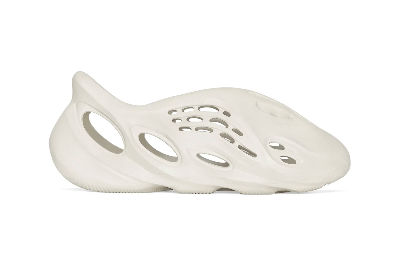Kanye West выпустил YEEZY Foam Runner