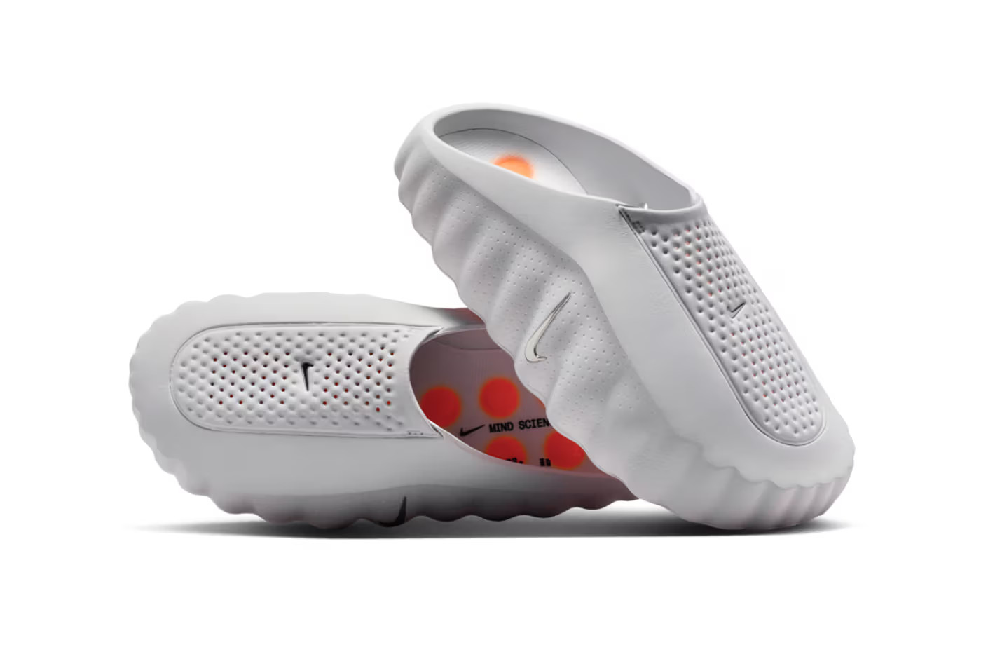 Nike представляет новые сланцы Mind 001 сером цвете